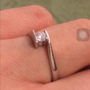 18K solid gold ring with real diamond.